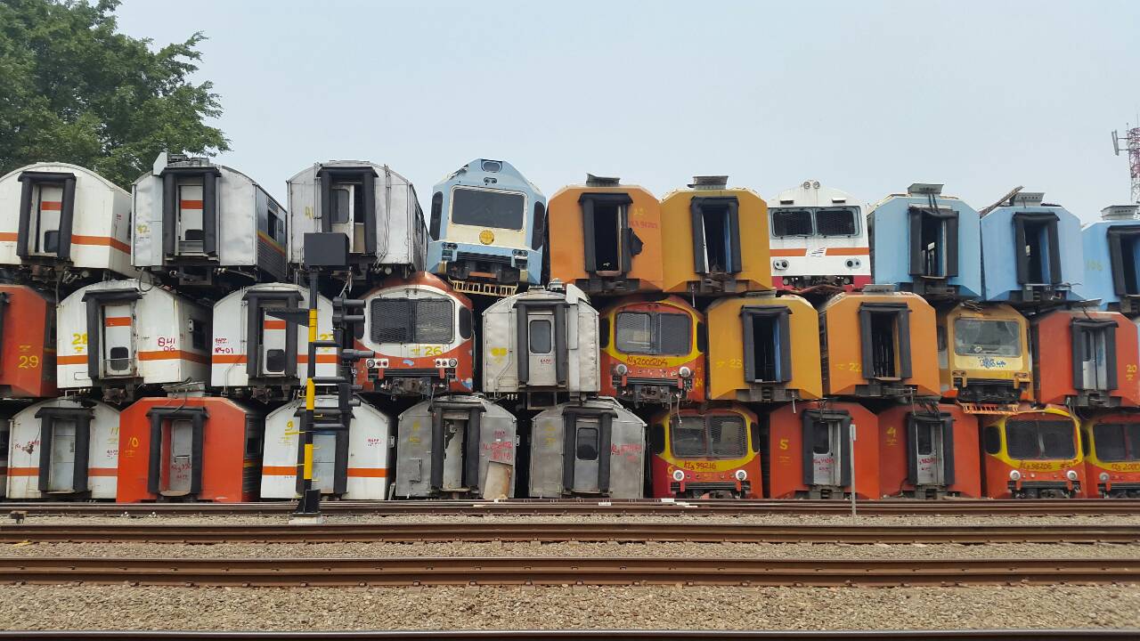 Pesona Kuburan Kereta Yang Begitu Unik di Stasiun Purwakarta