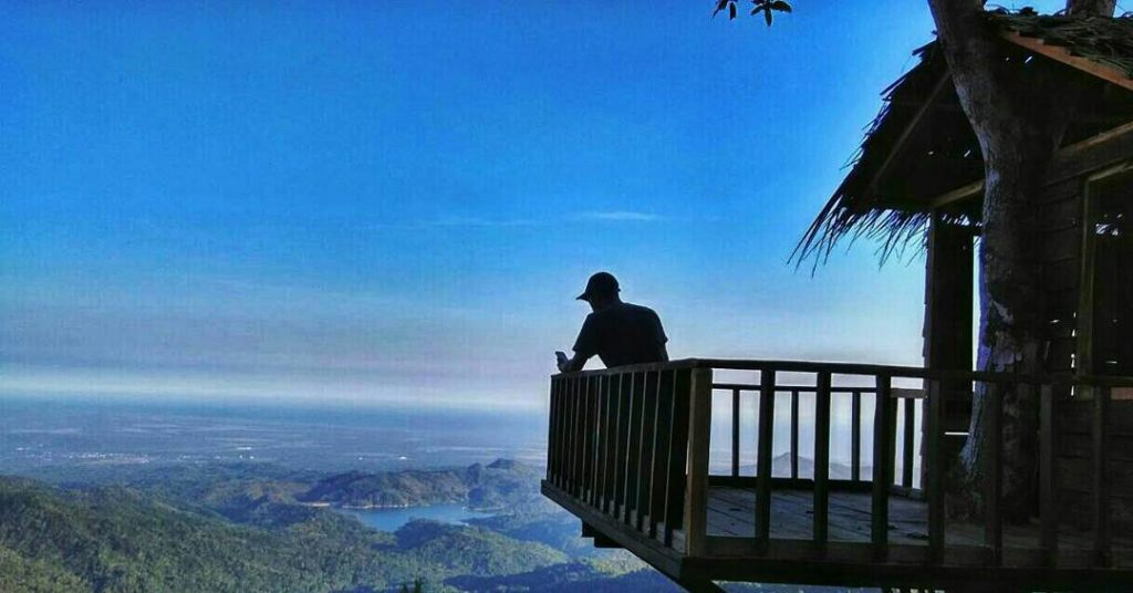 Pemandangan tebing Gunung Gajah Kulon Progo