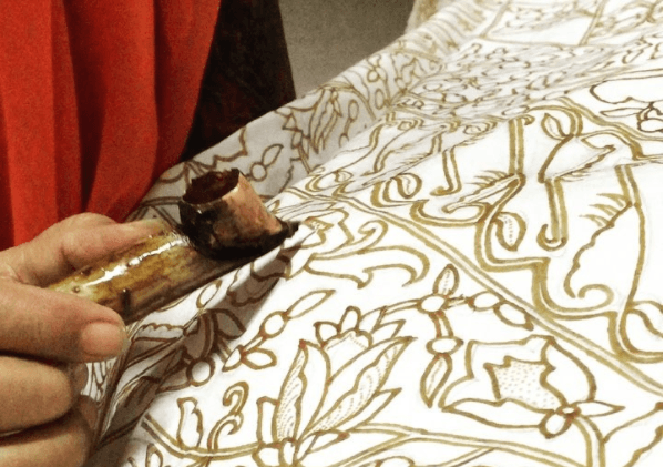 Belajar membatik di museum batik danarhadi