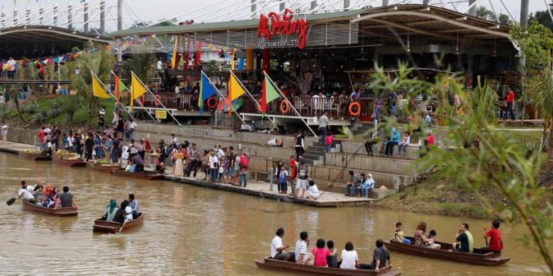 Ah Poong Floating Market