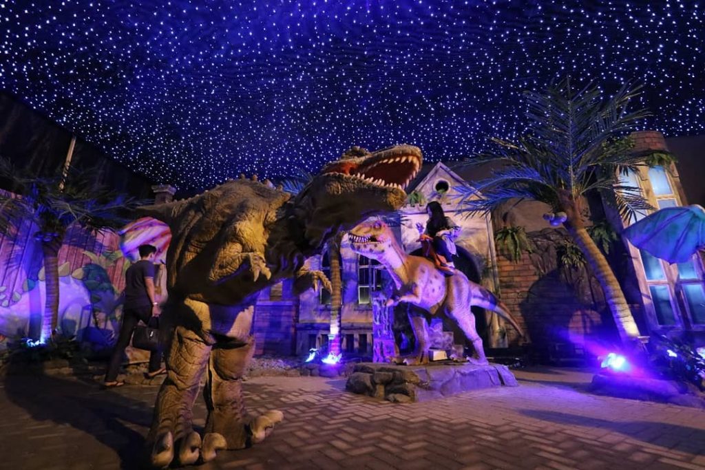 Wahana Dinosaurus Malang Night Paradise