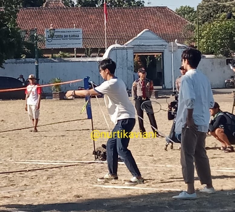 Lee Seung Gi Bermain Badminton di alun-alun Kidul Yogyakarta