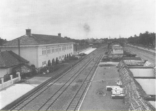 Bangunan baru Stasiun Pasar Senen yang mulai dibangun tahun 1924 oleh SS. (Sumber: Spoorwegstation op Java)