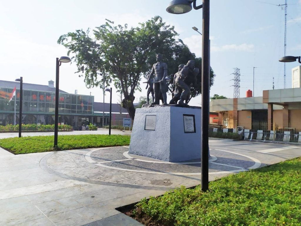 Monumen Tekad Merdeka di plaza Stasiun Pasar Senen setelah dilakukan penataan, photo by : KAI.id