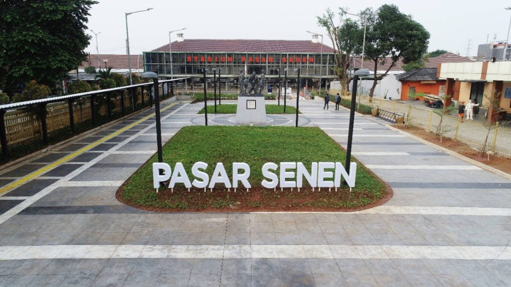 Plaza Stasiun Pasar Senen setelah dilakukan penataan.