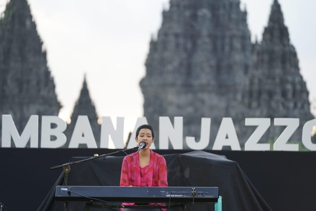 Penampilan Frau di Prambanan Jazz Online