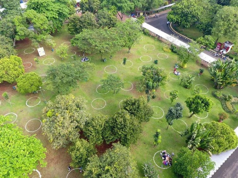 Antisipasi Kerumunan, Ragunan Membuat Lingkaran Untuk Tempat Piknik