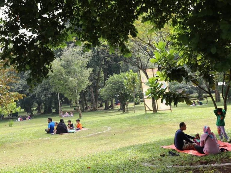 Antisipasi Kerumunan, Ragunan Membuat Lingkaran Untuk Tempat Piknik