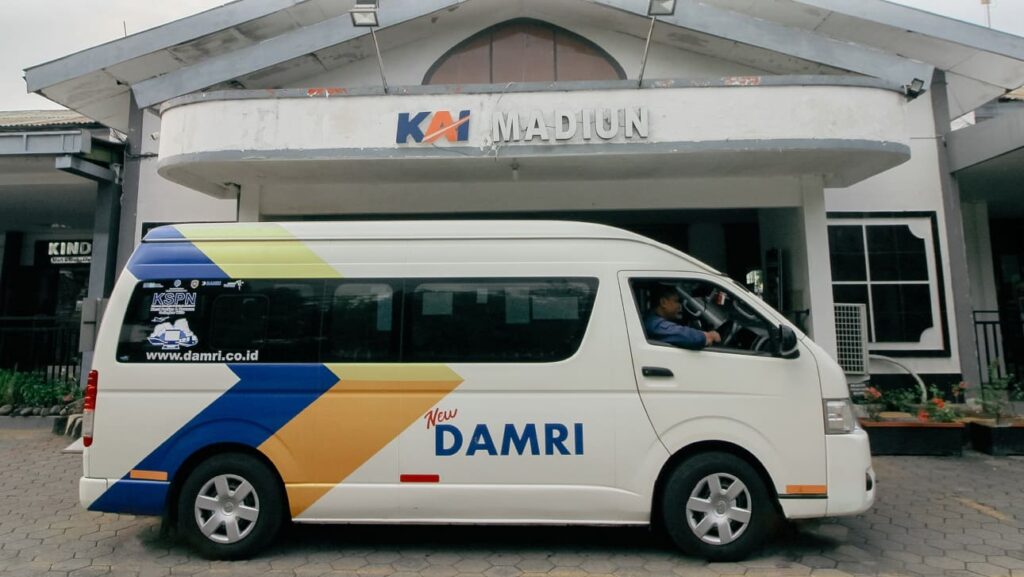 Jadwal Damri Stasiun Madiun Pantai Klayar PP 