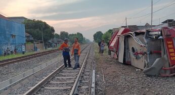 Mobil Damkar Tertabrak Kereta Api, KAI Ingatkan Hal ini