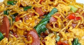 Resep Mie Nyemek Mie Telor, Cukup 4 Langkah Siap Dihidangkan!