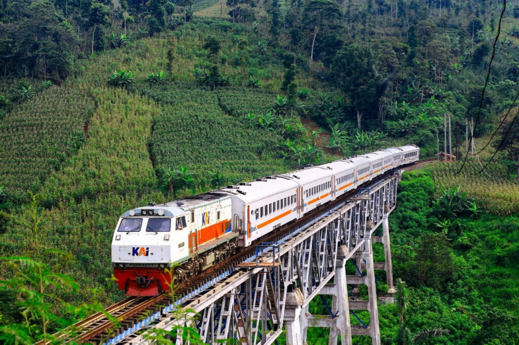 Dalam rangka meningkatkan pelayanan kepada masyarakat, KAI melakukan perubahan beberapa perjalanan kereta api terhitung mulai 1 September 2024(1)