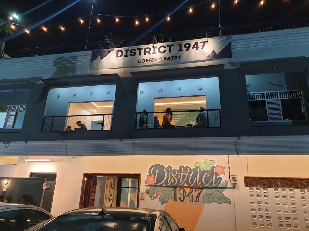 Harga Menu District 1947 Cafe Rooftop Jakarta Timur Depan