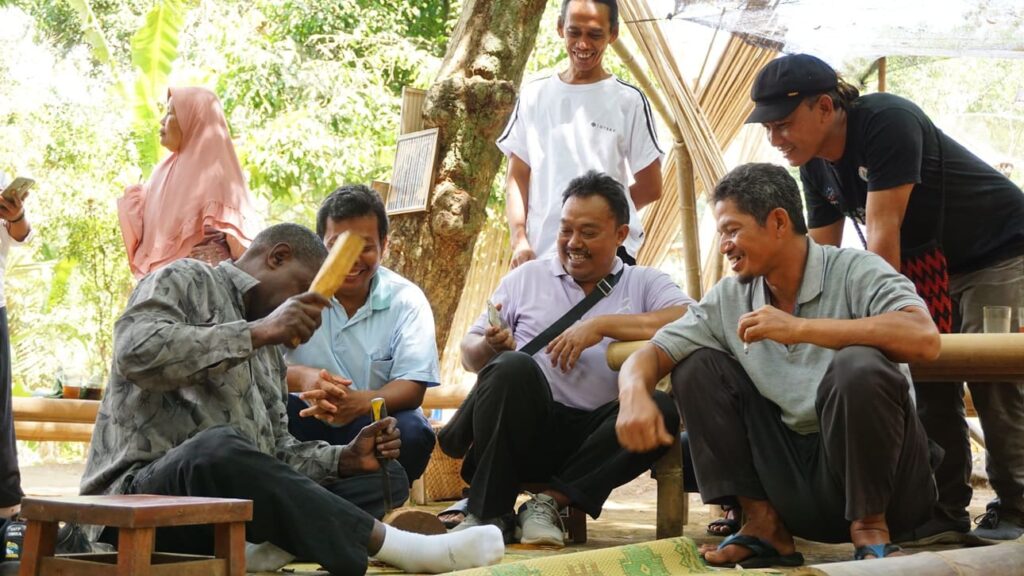 Kelompok Seniman Kamoro Srawung Budaya Ke Dua Titik Seni Pahat di Magelang