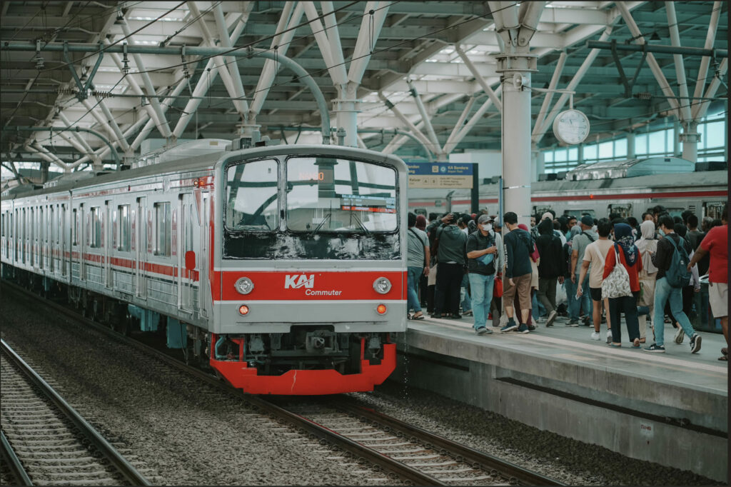 1.5 Juta Pengguna KRL dan LRT Jabodebek Nikmati Tarif Rp1 Selama Pelantikan Presiden dan Wakil Presiden (1)