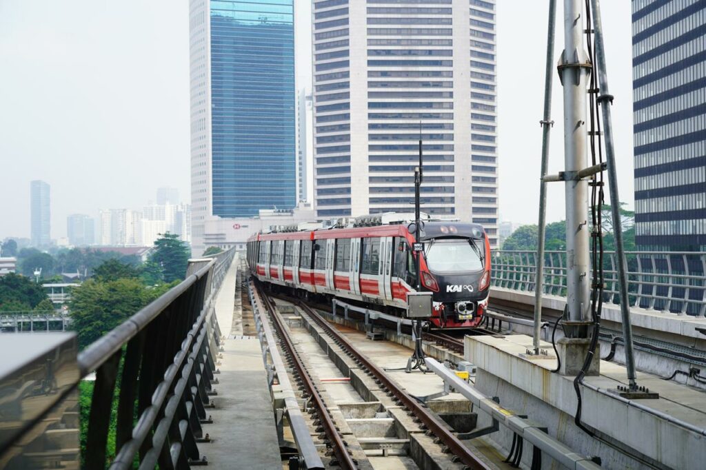 KAI Hadirkan Tarif Spesial LRT Jabodebek untuk Dukung Pesta Rakyat Pelantikan Presiden dan Wakil Presiden